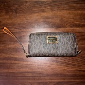 Michael Kors Wristlet